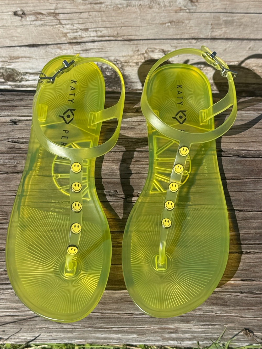 Katy Perry Women's The Geli-T Strap Flat Sandal Smiley FACE/Lemon Drop Jelly’s 9